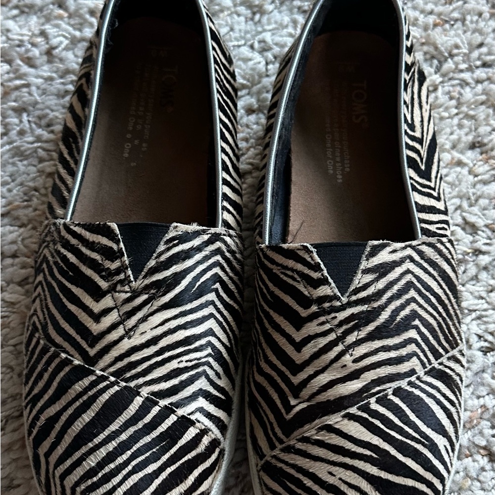 TOMS Avalon Zebra Patterned Calf-hair Slip-Ons Women’s Size 9m